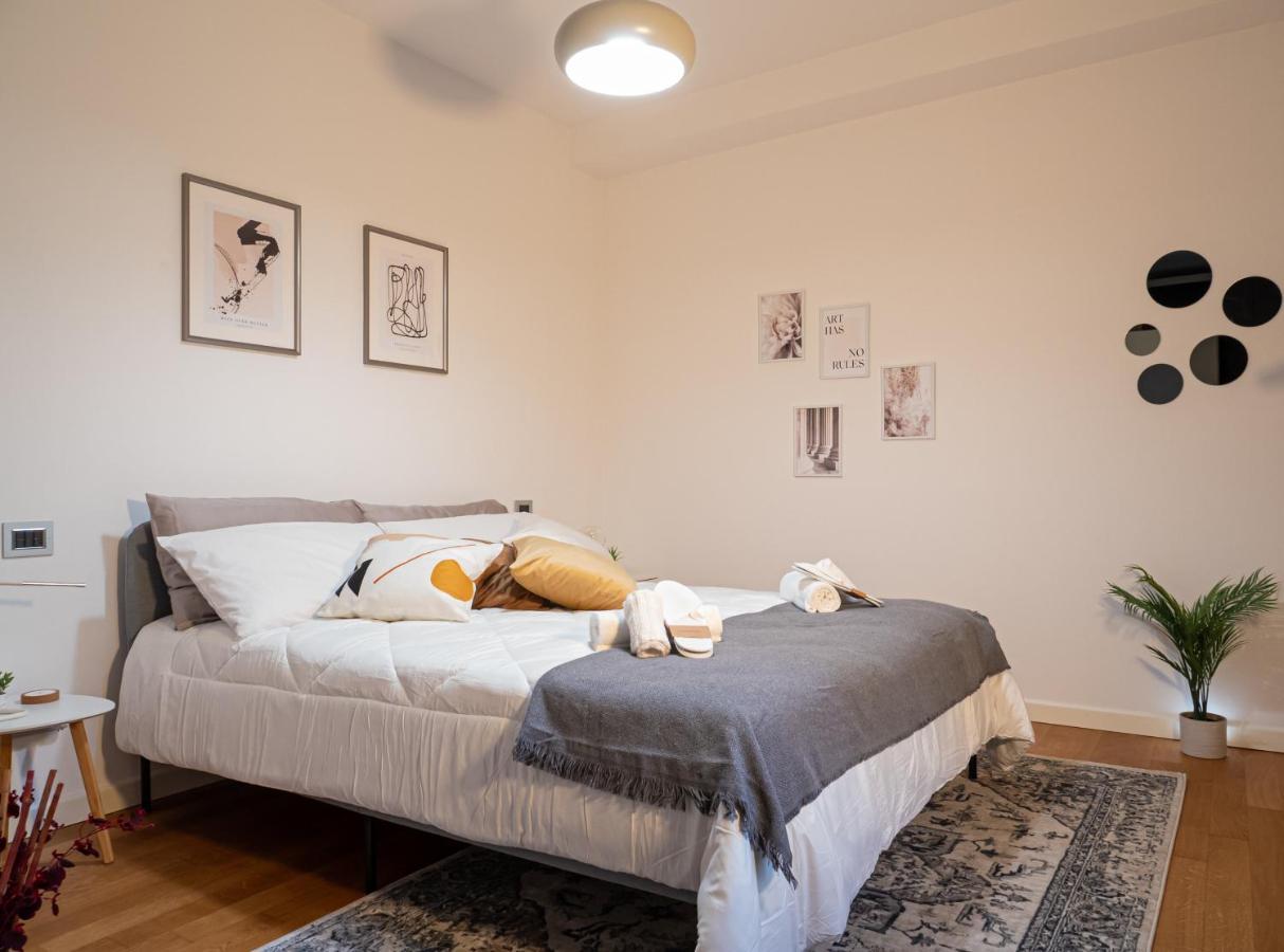 Maison Blanche: Appartamento Elegante Con Parcheggio Privato Mantova Exterior photo