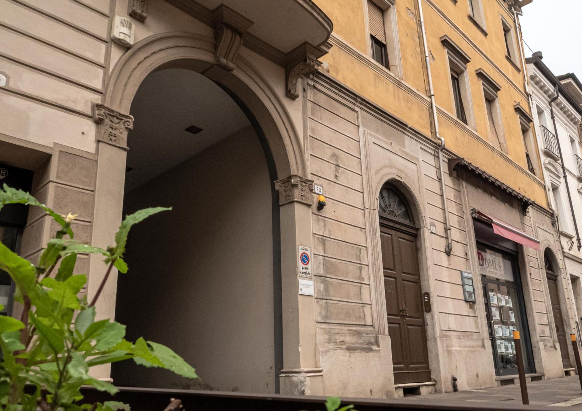 Maison Blanche: Appartamento Elegante Con Parcheggio Privato Mantova Exterior photo